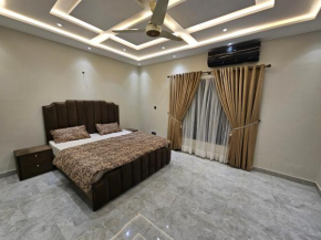 US Villa Upper Portion In Lahore